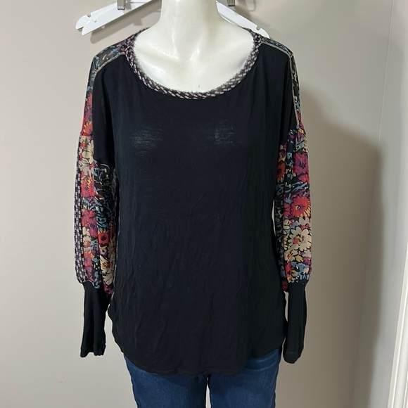 Anthropologie TINY Raye Black Floral
Sheer Sleeve Top Boho Round Neck Sz M - Picture 4 of 15